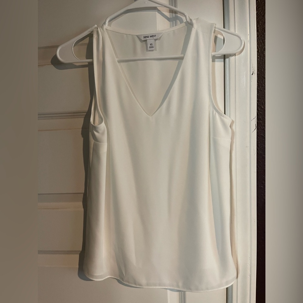 Nine West V neck tank top